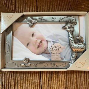 6x4 inch safari-giraffe picture frame.